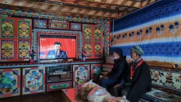 通用医疗及所属单位认真收看党的二十大开幕会盛况(图34) 通用医疗及所属单位认真收看党的二十大开幕会盛况(图34)