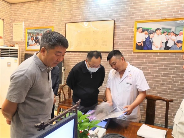 通用医疗党委副书记、工会主席岳海涛一行调研通用医疗贵州地区所属医疗机构(图3)