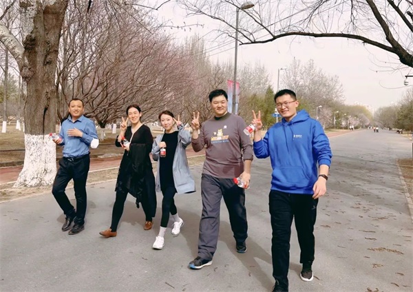 不负春光 “医”起出发 | 通用医疗举办春季健康悦跑团建活动(图2) 不负春光 “医”起出发 | 通用医疗举办春季健康悦跑团建活动(图2)