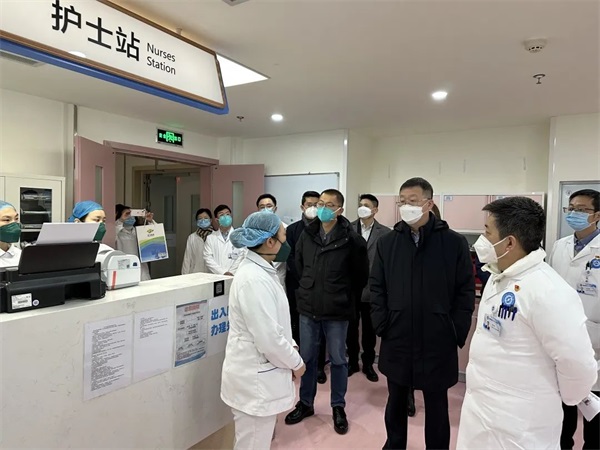 通用医疗总经理杨光一行调研成都片区所属医院(图1)