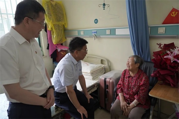 集团纪检监察组组长王会杰调研通用医疗西园、江河社区服务中心(图1)